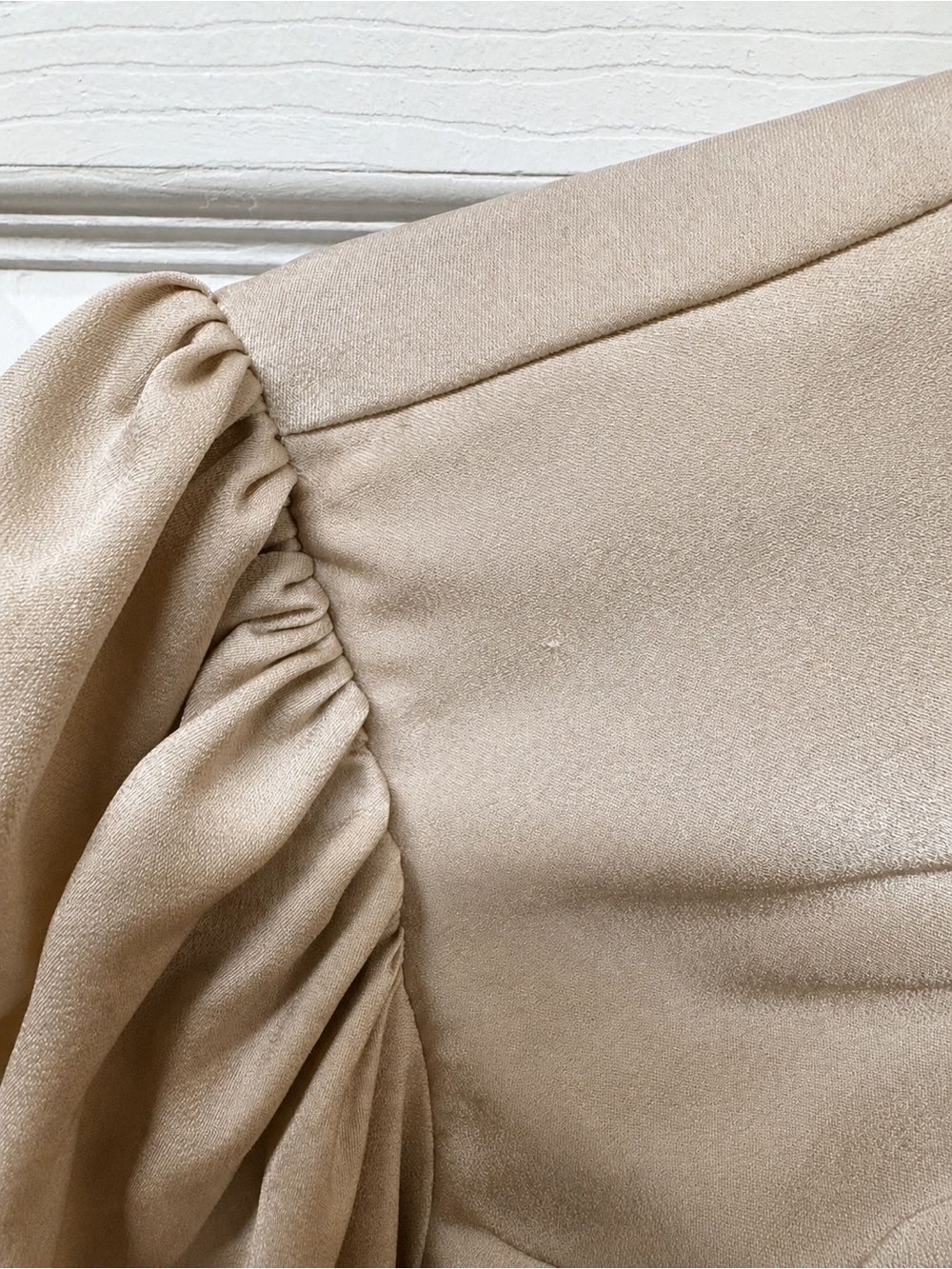 ASTR The Label Champagne Satin Tie Neck Puff Sleeve Blouse Size M - Picture 12 of 14